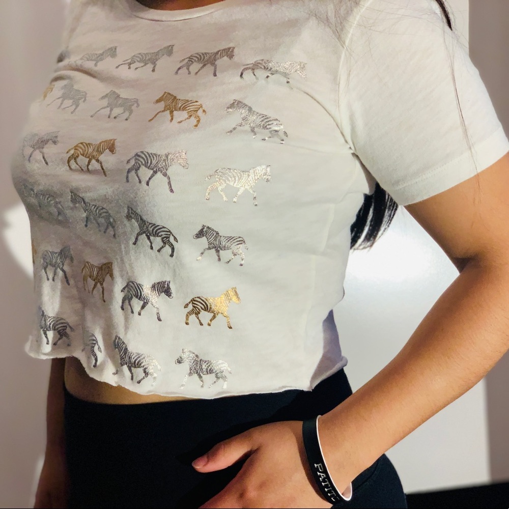 crop top. - Picture 4 of 5